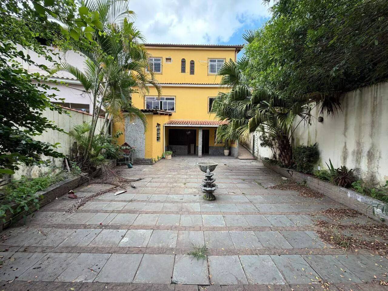 Casa, 6 quartos, 335 m² - Foto 1
