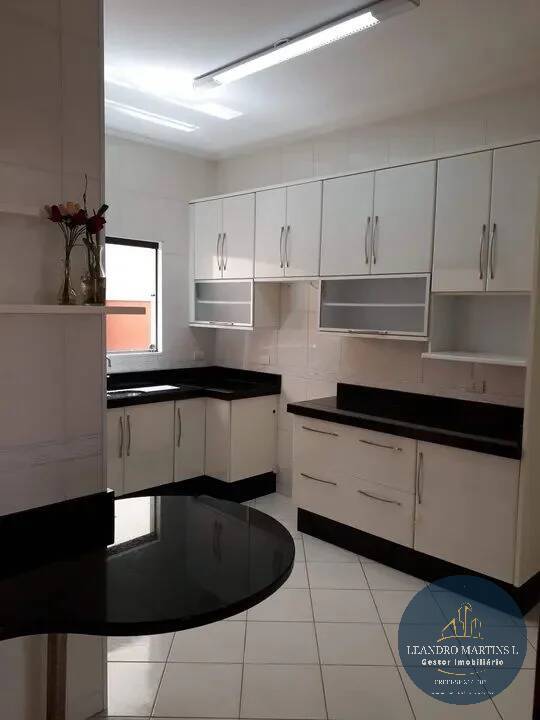 Casa, 3 quartos, 203 m² - Foto 2